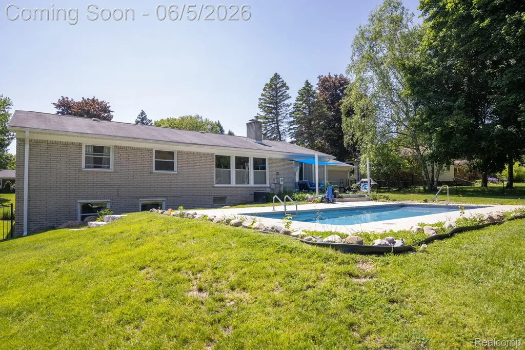 724 Sandstone Drive Rochester Hills City MI 48309