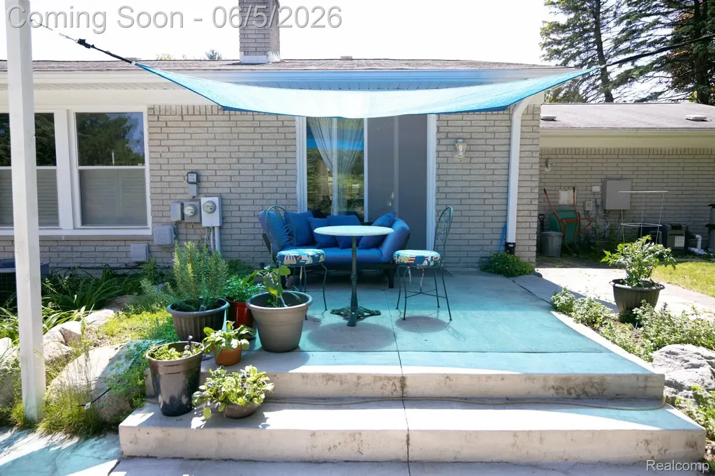 724 Sandstone Drive Rochester Hills City MI 48309