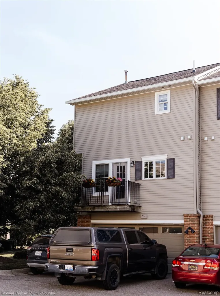 714 Eagle Drive Fenton City MI 48430