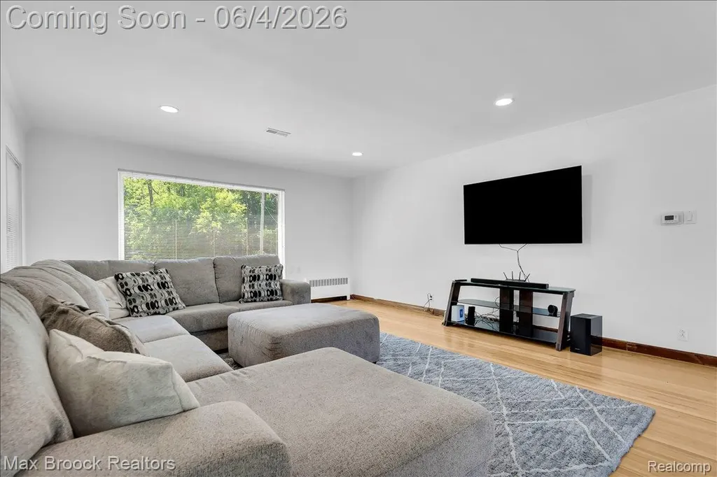 43747 Woodward Avenue Bloomfield Hills City MI 48302