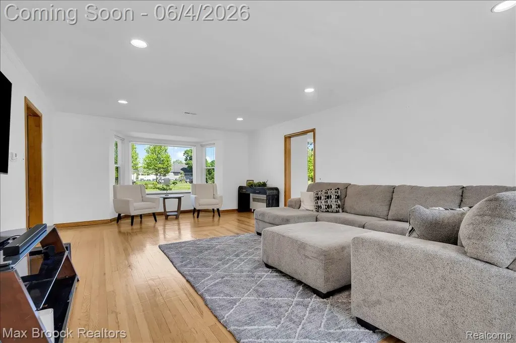 43747 Woodward Avenue Bloomfield Hills City MI 48302