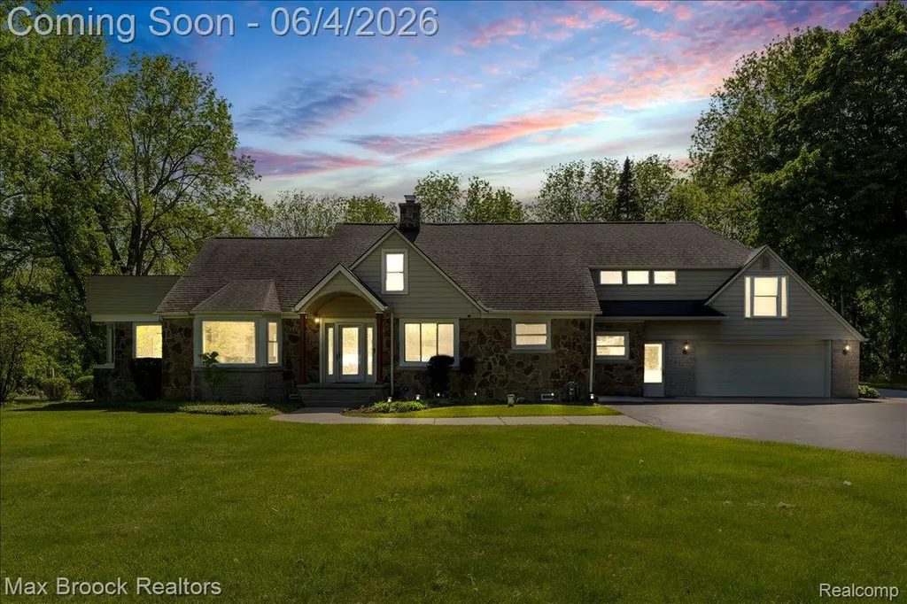 43747 Woodward Avenue Bloomfield Hills City MI 48302