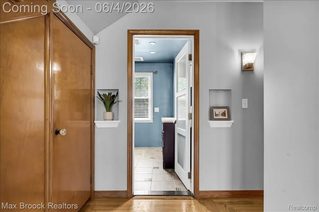 43747 Woodward Avenue Bloomfield Hills City MI 48302