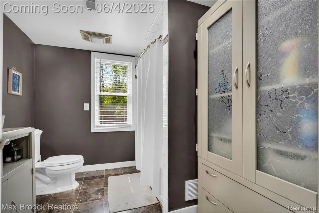 43747 Woodward Avenue Bloomfield Hills City MI 48302