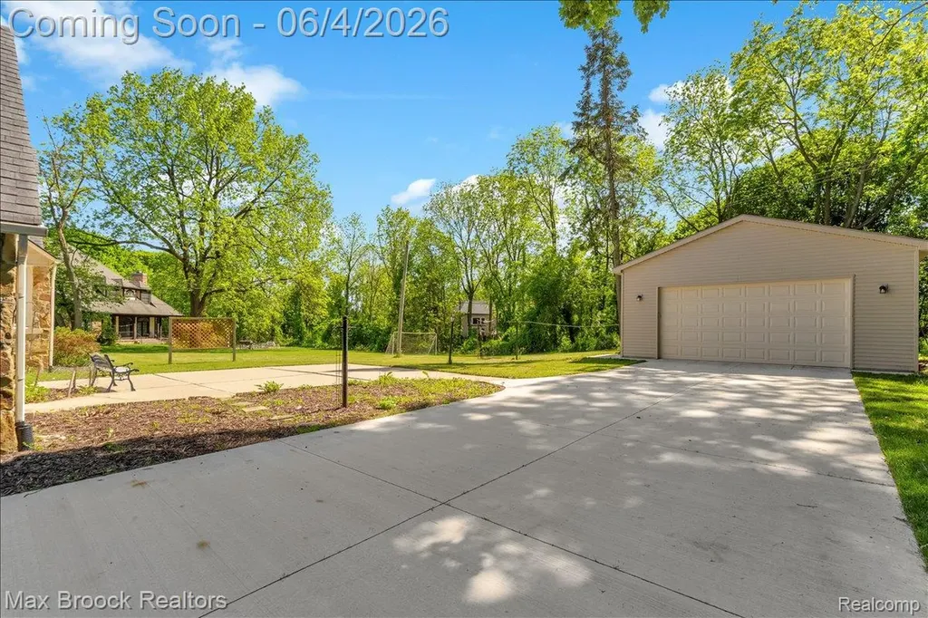 43747 Woodward Avenue Bloomfield Hills City MI 48302