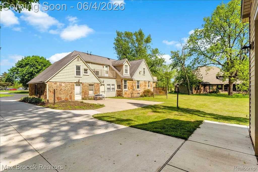 43747 Woodward Avenue Bloomfield Hills City MI 48302