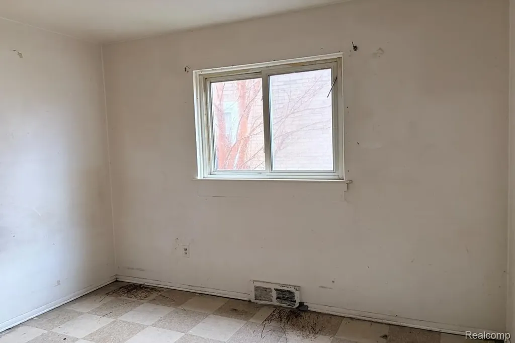 9377 Bessemore Street Detroit City MI 48213