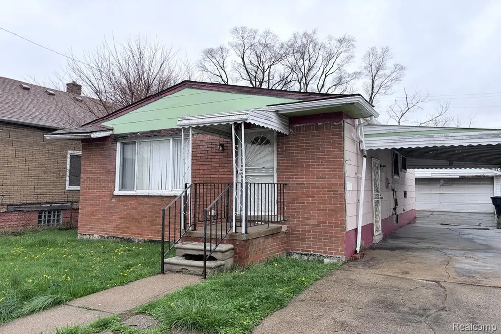9377 Bessemore Street Detroit City MI 48213