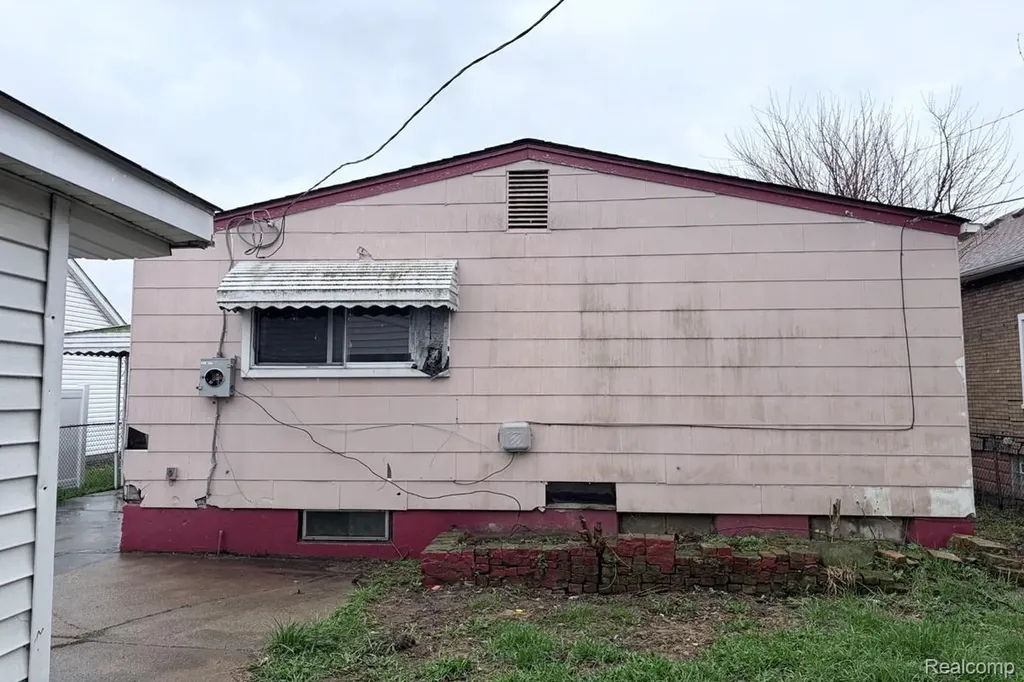 9377 Bessemore Street Detroit City MI 48213