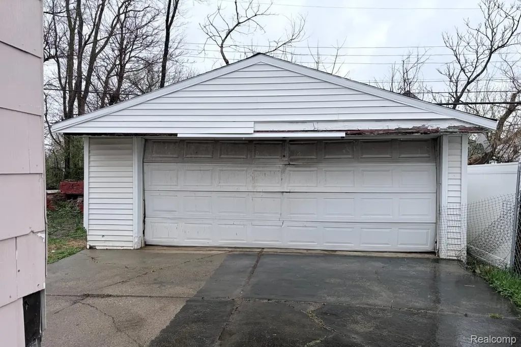 9377 Bessemore Street Detroit City MI 48213