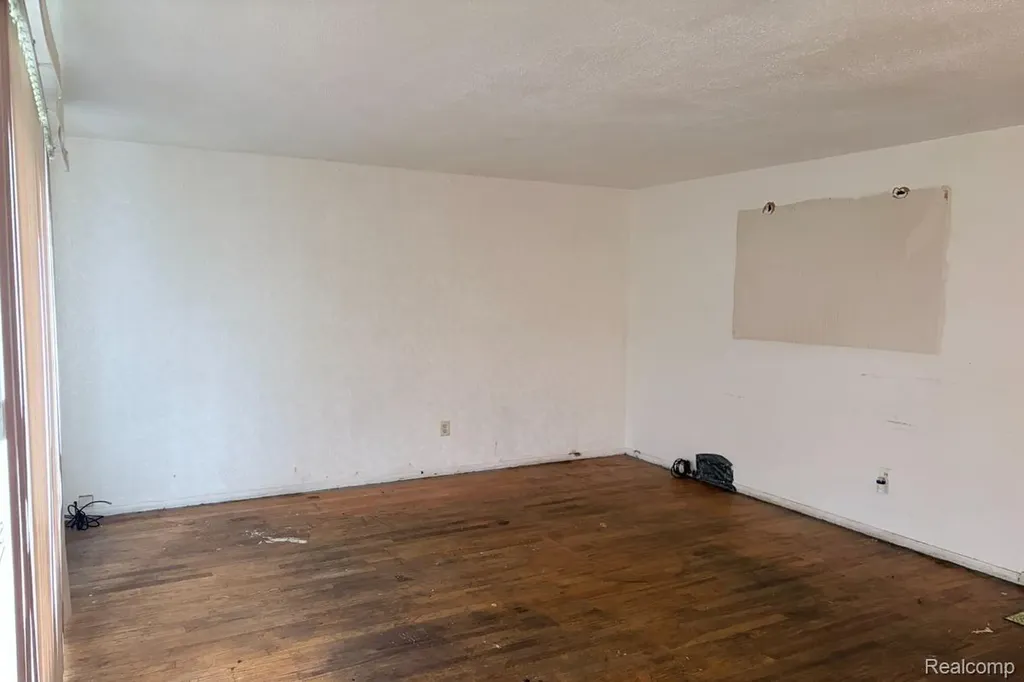 9377 Bessemore Street Detroit City MI 48213
