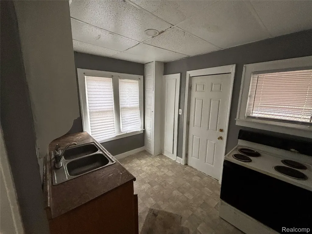 14227 Glenfield Street Detroit City MI 48213