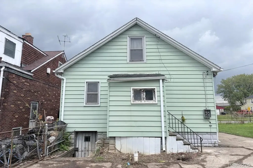 10132 Traverse Street Detroit City MI 48213