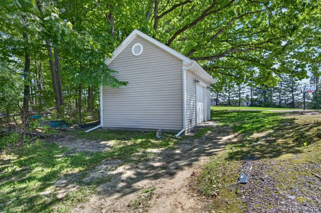 9055 Hegel Road Atlas Township MI 48438