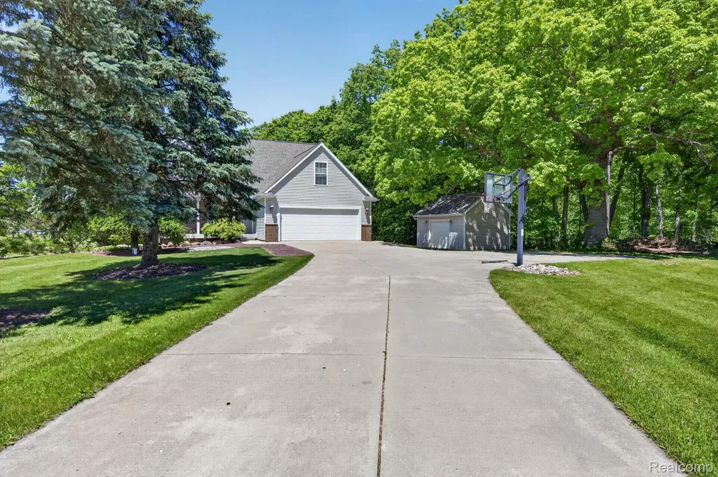 9055 Hegel Road Atlas Township MI 48438