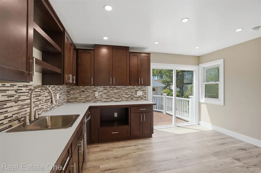33441 Alta Street Garden City City MI 48135