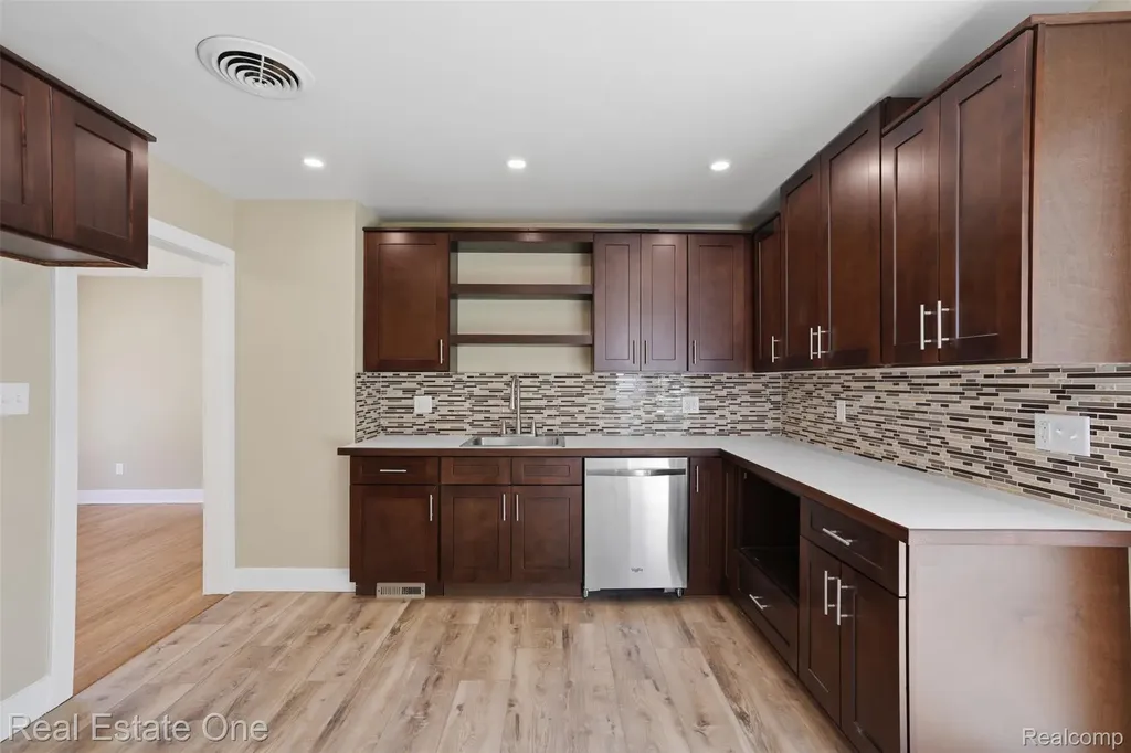 33441 Alta Street Garden City City MI 48135