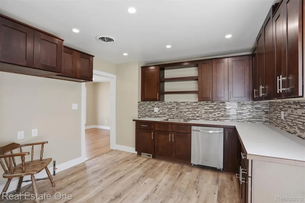 33441 Alta Street Garden City City MI 48135