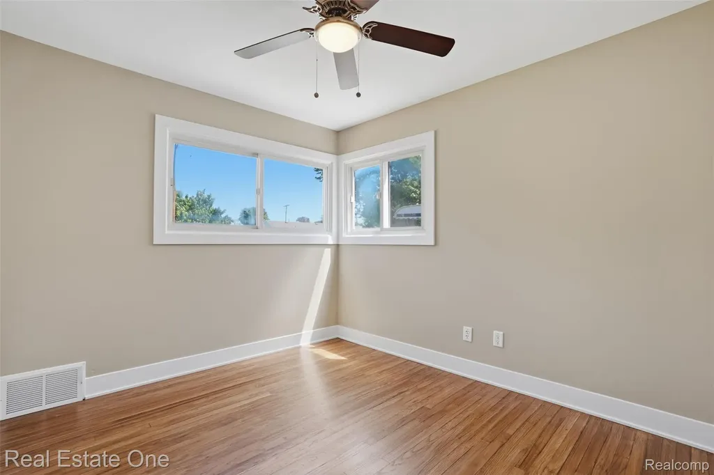 33441 Alta Street Garden City City MI 48135