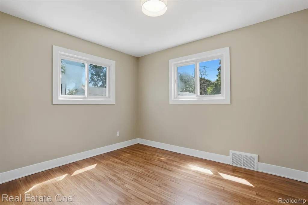 33441 Alta Street Garden City City MI 48135