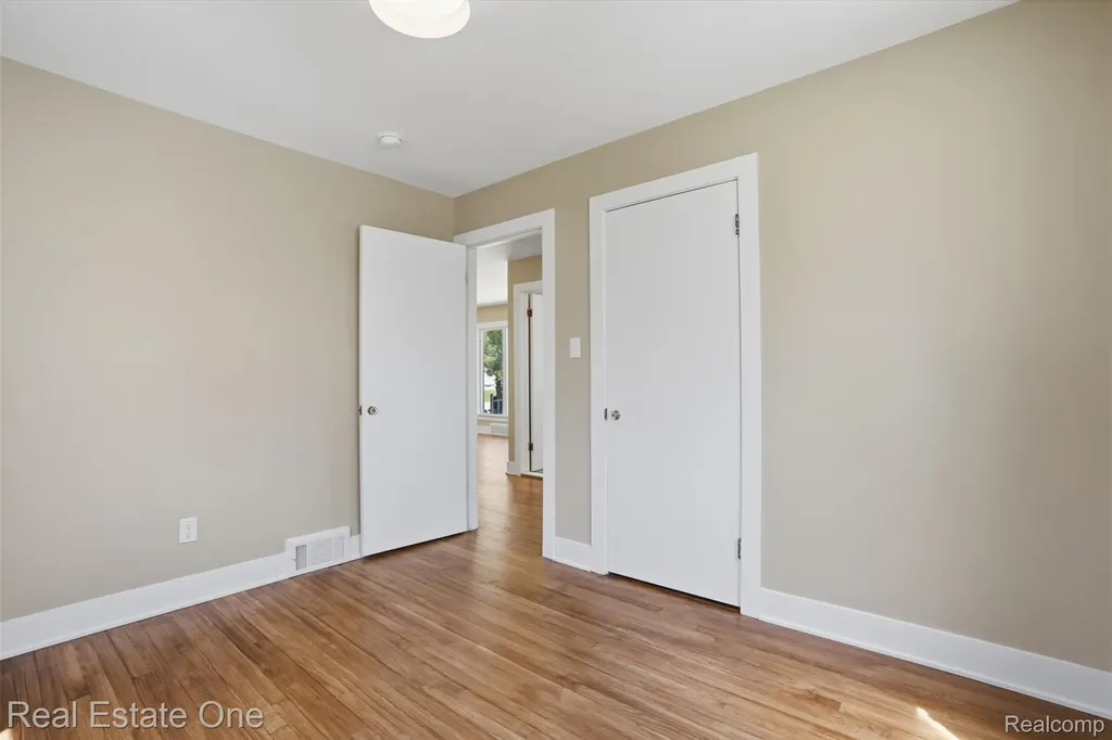 33441 Alta Street Garden City City MI 48135