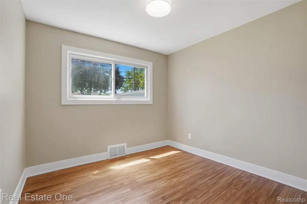 33441 Alta Street Garden City City MI 48135