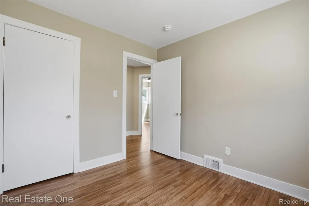 33441 Alta Street Garden City City MI 48135