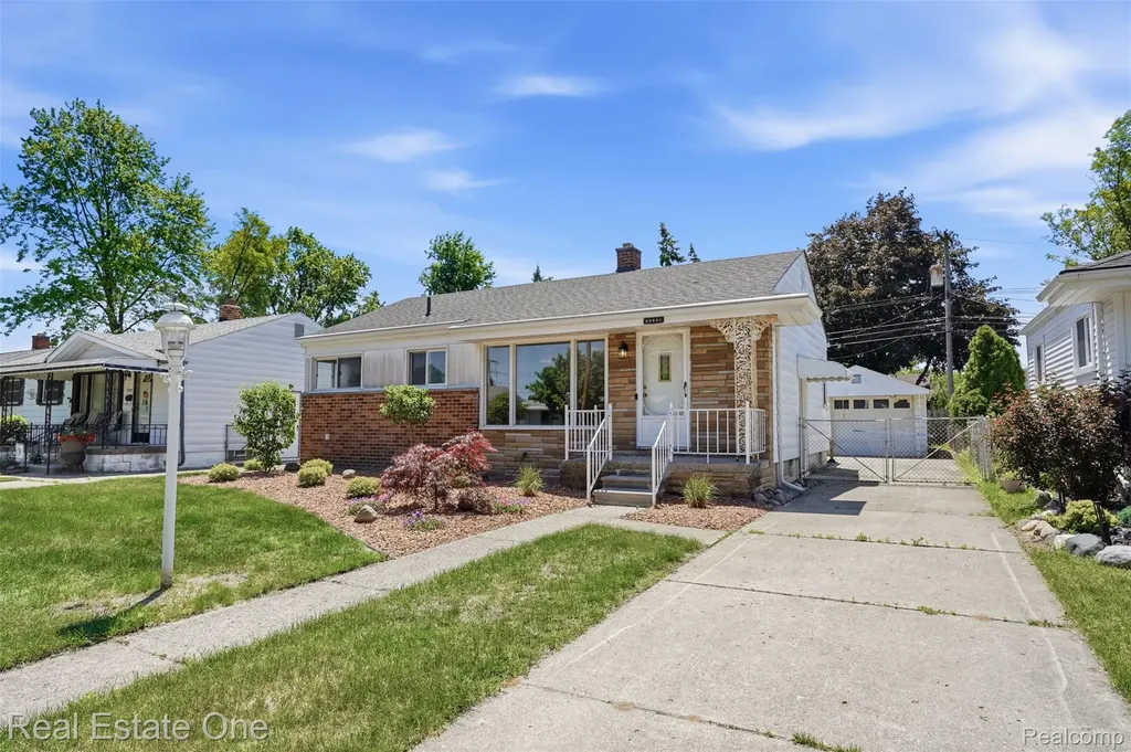 33441 Alta Street Garden City City MI 48135