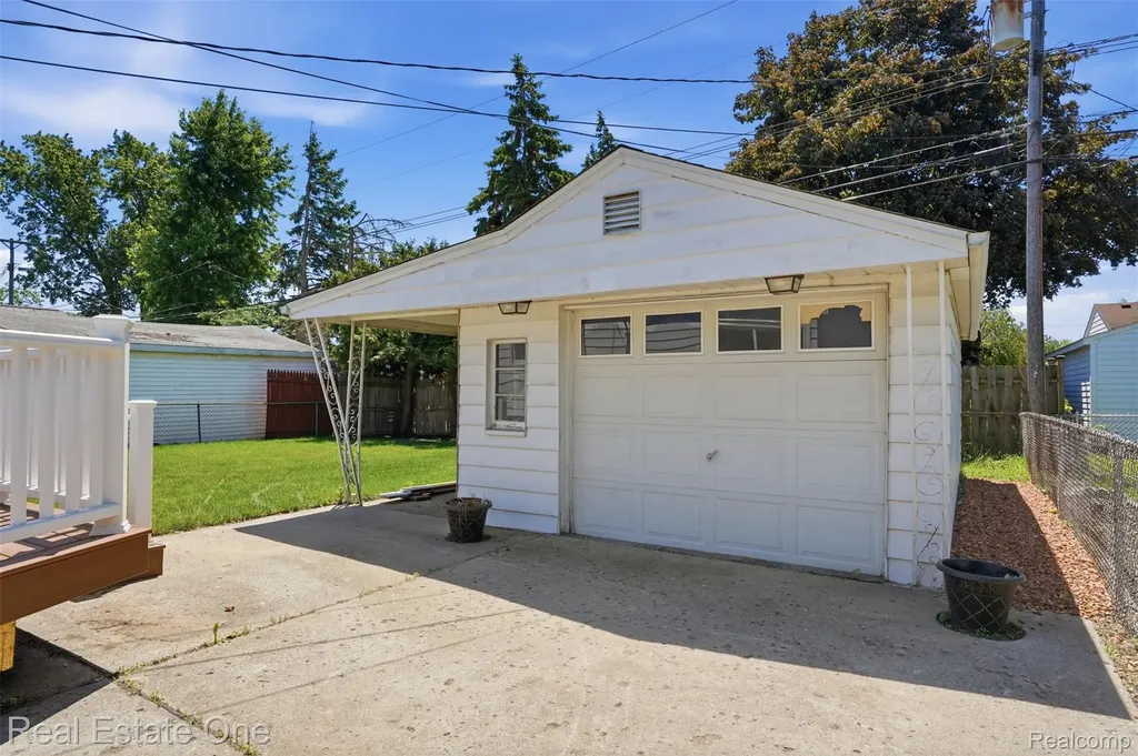 33441 Alta Street Garden City City MI 48135