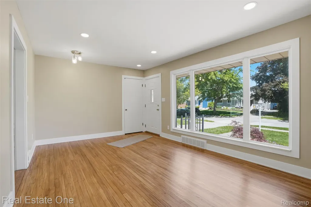 33441 Alta Street Garden City City MI 48135