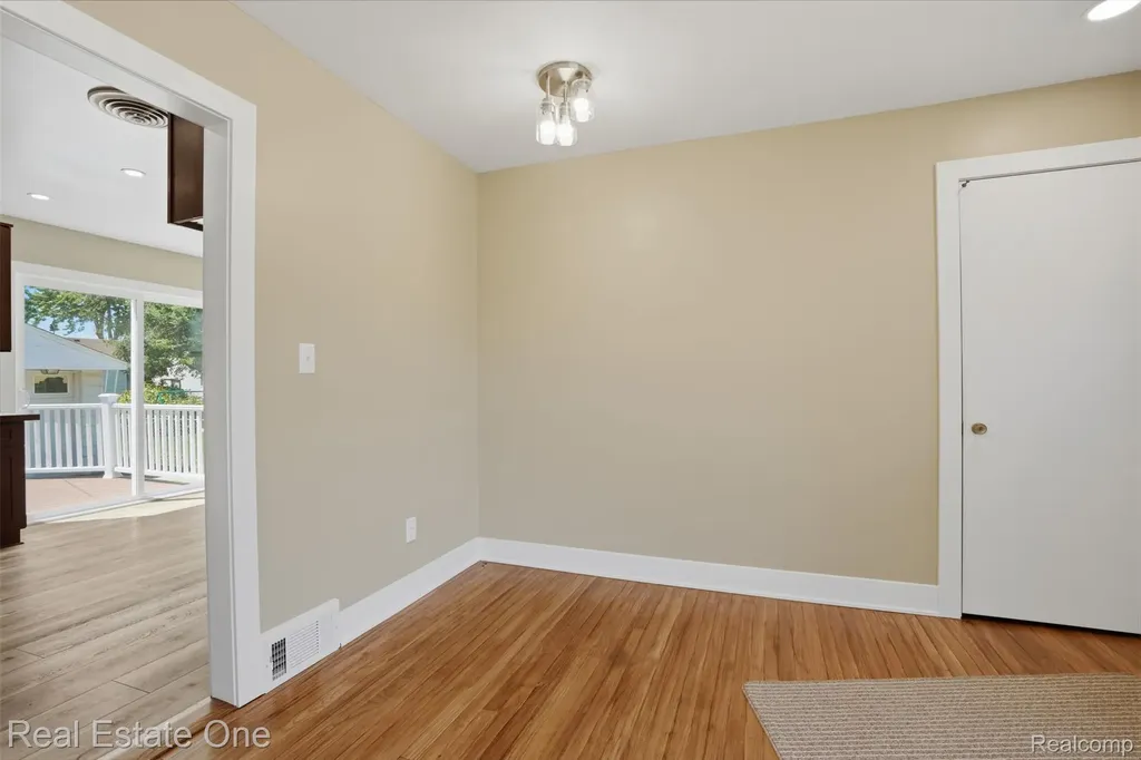 33441 Alta Street Garden City City MI 48135