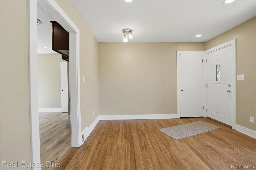 33441 Alta Street Garden City City MI 48135