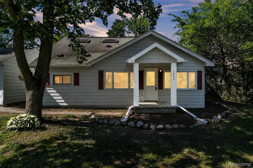 2890 Beland Avenue Keego Harbor City MI 48320