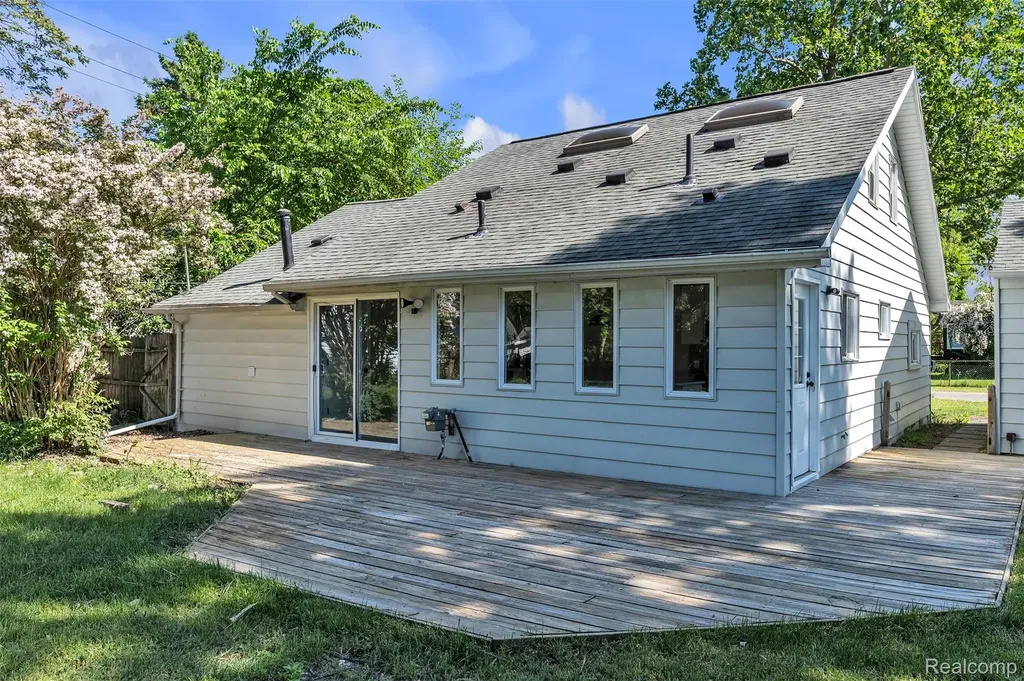 2890 Beland Avenue Keego Harbor City MI 48320
