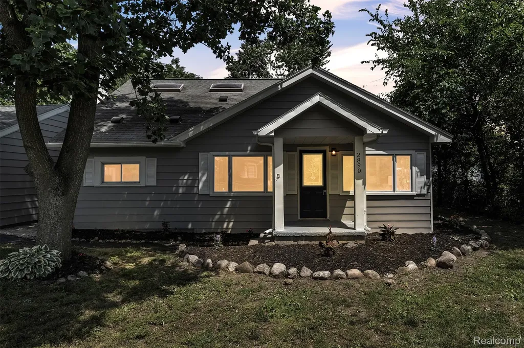 2890 Beland Avenue Keego Harbor City MI 48320
