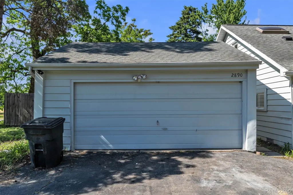 2890 Beland Avenue Keego Harbor City MI 48320