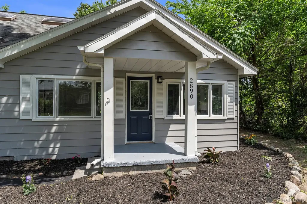 2890 Beland Avenue Keego Harbor City MI 48320