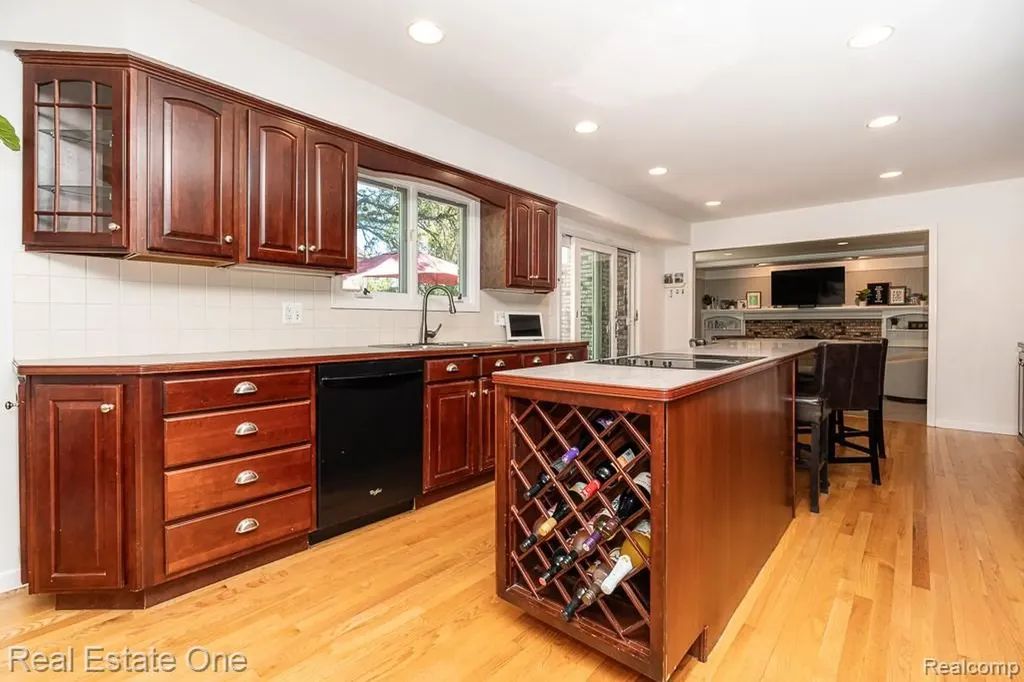 3182 Baypoint Drive Rochester Hills City MI 48309