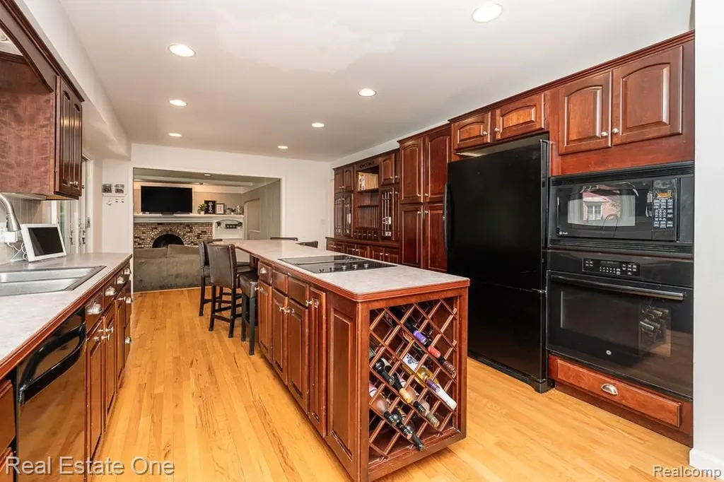 3182 Baypoint Drive Rochester Hills City MI 48309