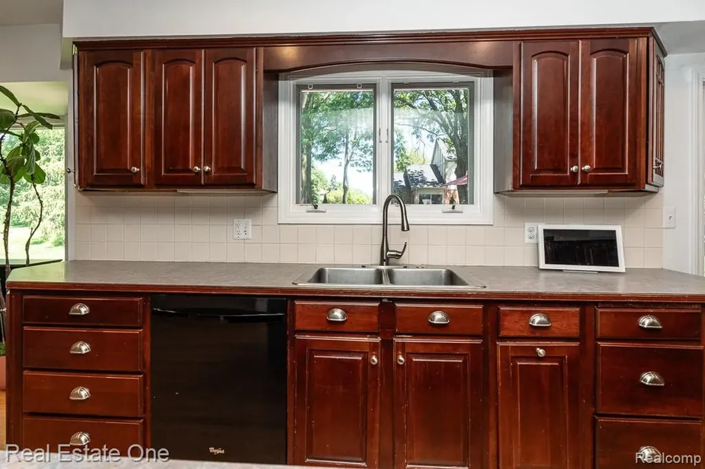3182 Baypoint Drive Rochester Hills City MI 48309