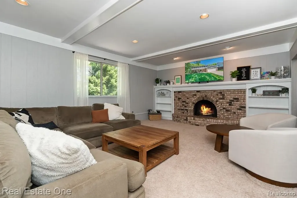 3182 Baypoint Drive Rochester Hills City MI 48309