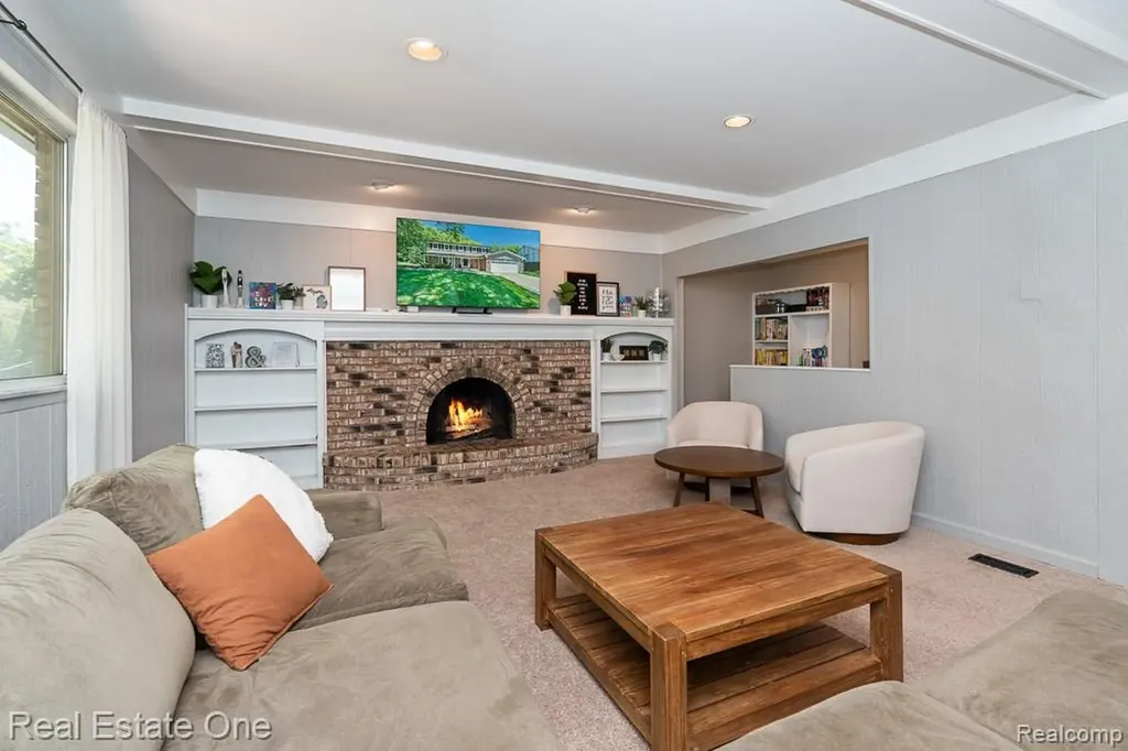 3182 Baypoint Drive Rochester Hills City MI 48309