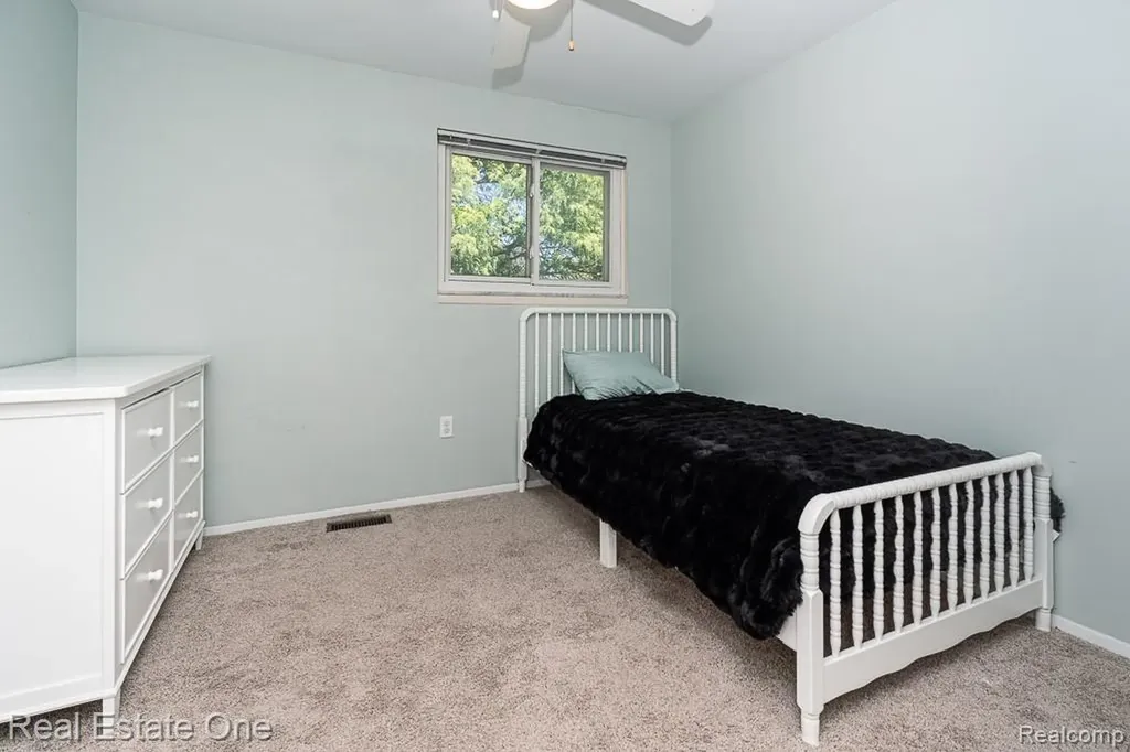 3182 Baypoint Drive Rochester Hills City MI 48309