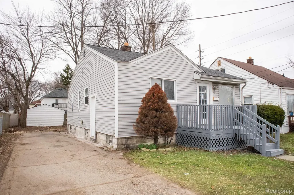 91 Martin Luther King Jr Boulevard N Pontiac City MI 48342