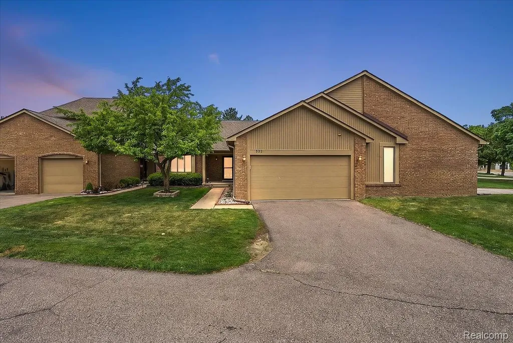 552 Tennyson Rochester Hills City MI 48307
