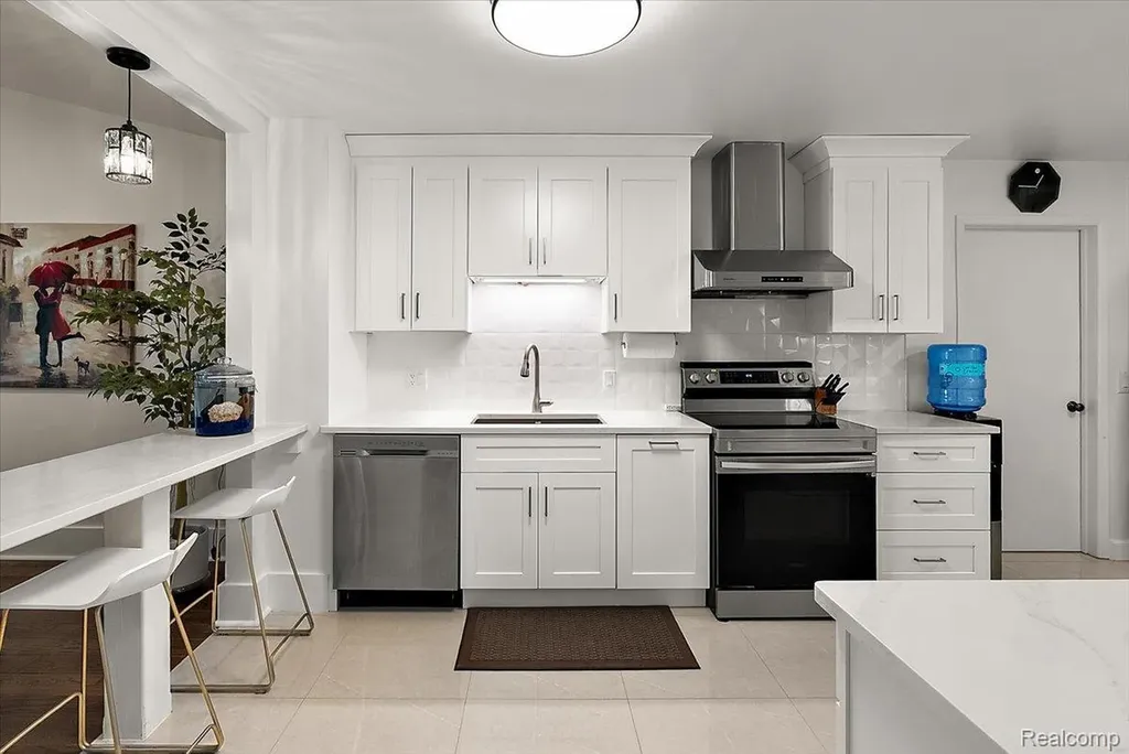 552 Tennyson Rochester Hills City MI 48307