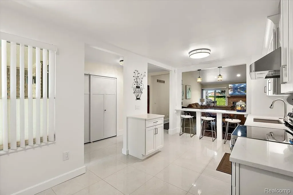 552 Tennyson Rochester Hills City MI 48307