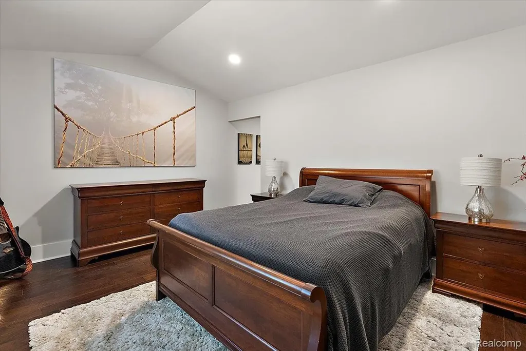 552 Tennyson Rochester Hills City MI 48307