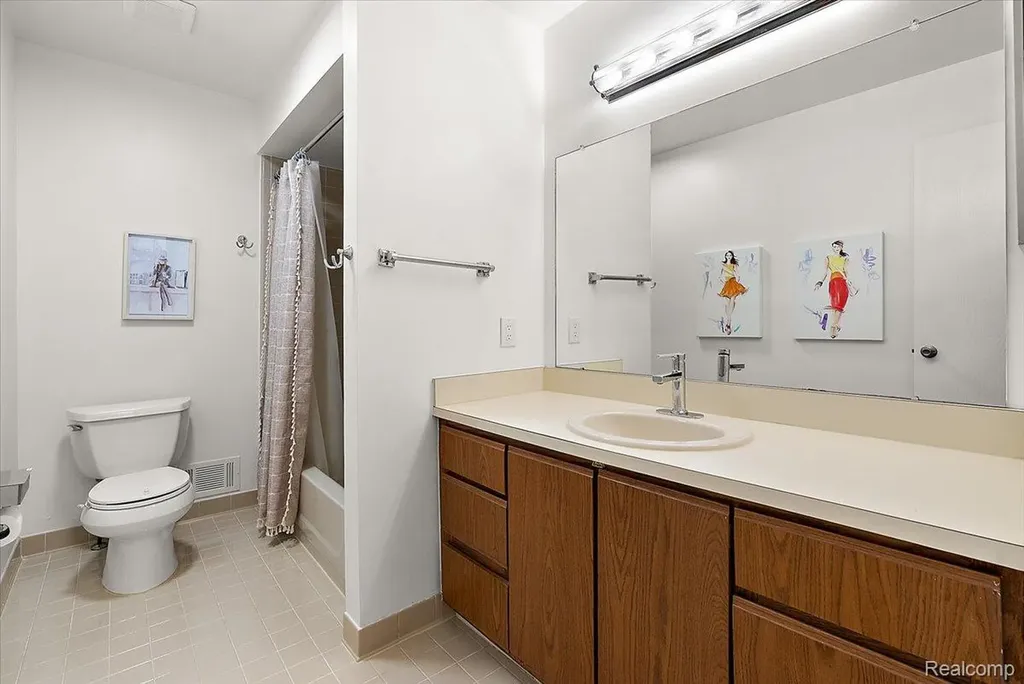 552 Tennyson Rochester Hills City MI 48307