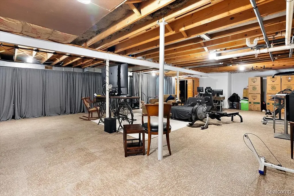 552 Tennyson Rochester Hills City MI 48307